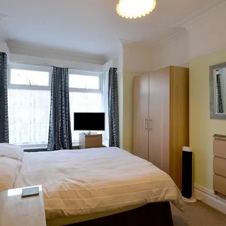 招待所 Brightwater Family For Up To 3 People With Shared Facilities 斯卡伯勒