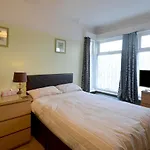 Brightwater Family For Up To 3 People With Shared Facilities Gasthuis Scarborough