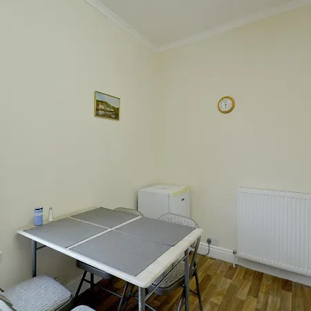 Brightwater Family For Up To 3 People With Shared Facilities 게스트하우스