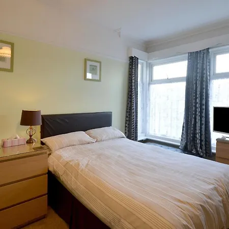 Brightwater Family For Up To 3 People With Shared Facilities בית הארחה סקארבורו